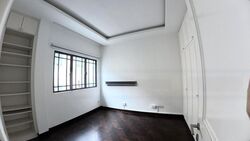 Kew Gate (D16), Terrace #509730551